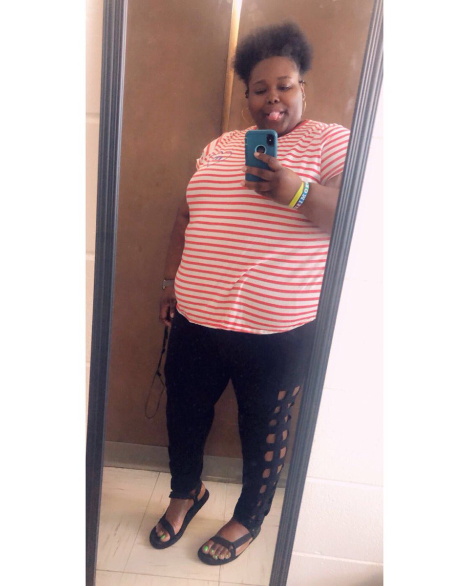bigfine_dime's tweet photo. Someone say #bigfinefriday? 🤤🥵
#naturalhair #naturalista #NaturalHairTwitter #skinglowin #frogrowin #bigfinehive #protectivestyles #BigGirlTwitter #NewConfidence #BigFine #BigFineAppreciation #bigFinetwitter https://t.co/qxQ0Bcl5B5