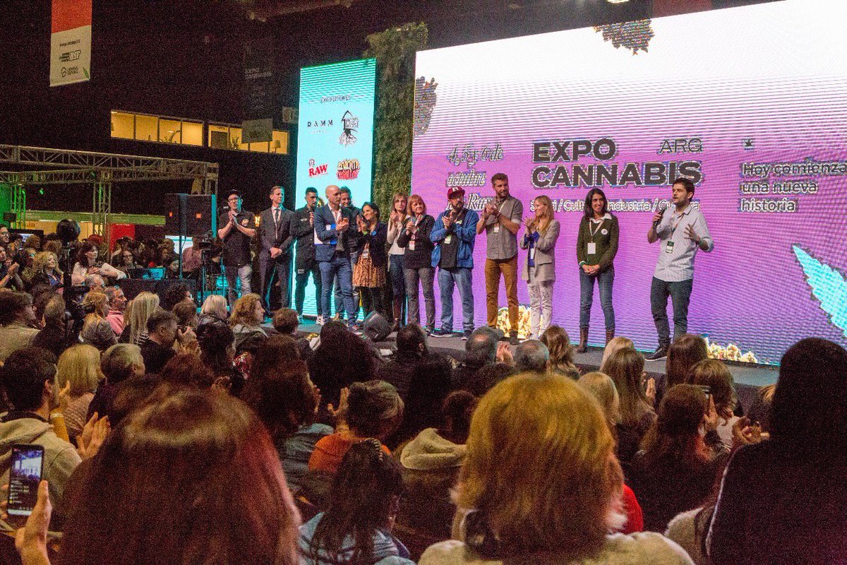 <a href="/gyuseff/">Gonzalo Yuseff S</a> @Irindianna <a href="/Ebrielynca/">Díganme Zurda</a> @paulibobadilla_ <a href="/AnaMariaGazmuri/">Ana María Gazmuri</a> <a href="/ciper/">CIPER Chile</a> <a href="/TVN/">TVN</a> Avanza el Cannabis Medicinal en Latinoamérica y con mirada comunitaria y colaborativa; se inaugura en Buenos Aires la primera #ExpoTHC. Aquí se integra la comunidad de pacientes, médicos,abogados,cultivadores y usuarios adultos, comprometidos con una #RegulaciónResponsable.