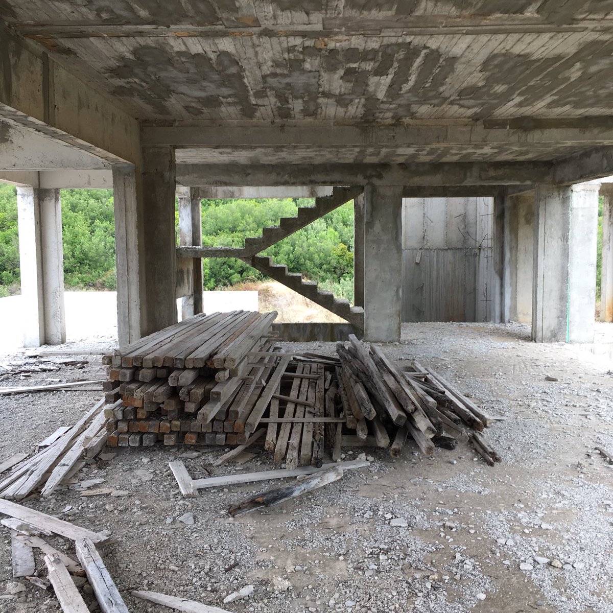 VolkskammerG's tweet photo. For us today, it’s mainly been about concrete #roughwiththesmooth #concrete #concretepoetry #concreteporn #greekruin #greece #ruinporn #contemporaryart #contemporarytemples #corfu #corcyra #corfucontemporary #curatingissuchhell #volkskammer https://t.co/q6uwdinJVA