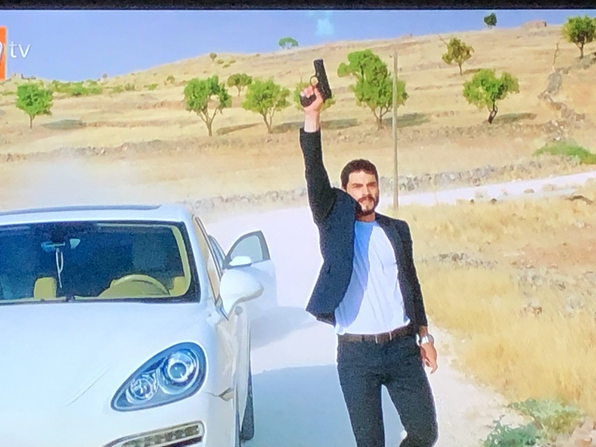 HKurt29's tweet photo. Mekanın sahibi geldi bebeleri pistten alalım😂 #benseniçoksevdim https://t.co/v8ac2J6Ssb