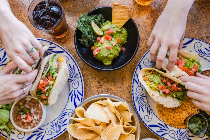 VisitCentralFL's tweet photo. Let's taco-bout dinner ... @EatAbuelos at @LakesideVLG is the perfect end to a perfect #NationalTacoDay!๐ฎ #VCFPartner https://t.co/ybSZpBWBzy