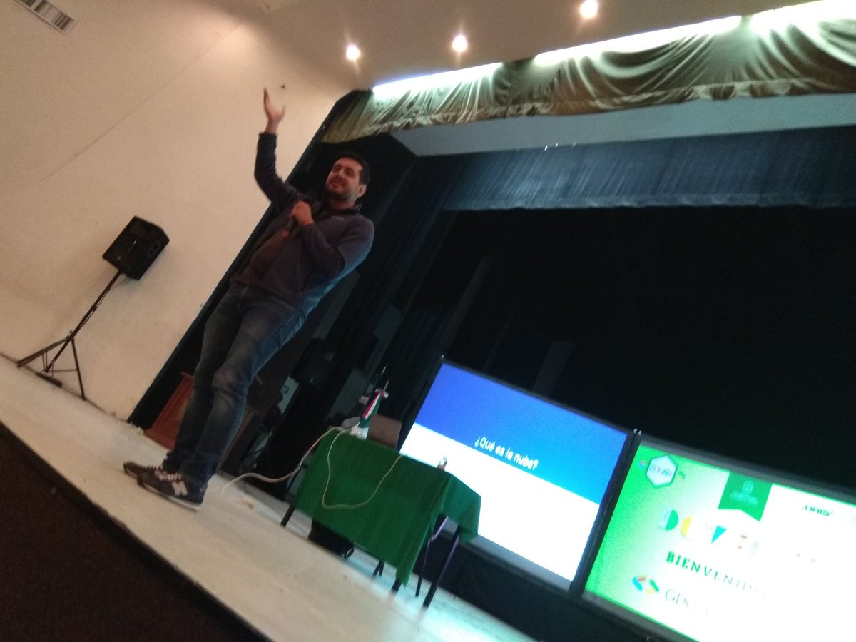 gdgvhsa's tweet image. Iniciamos la conferencia de @pablovillamx #DevFest #CONAIS Google @gdg @GoogleDevsLATAM @googledevs 

🎇🎇🎇🙌