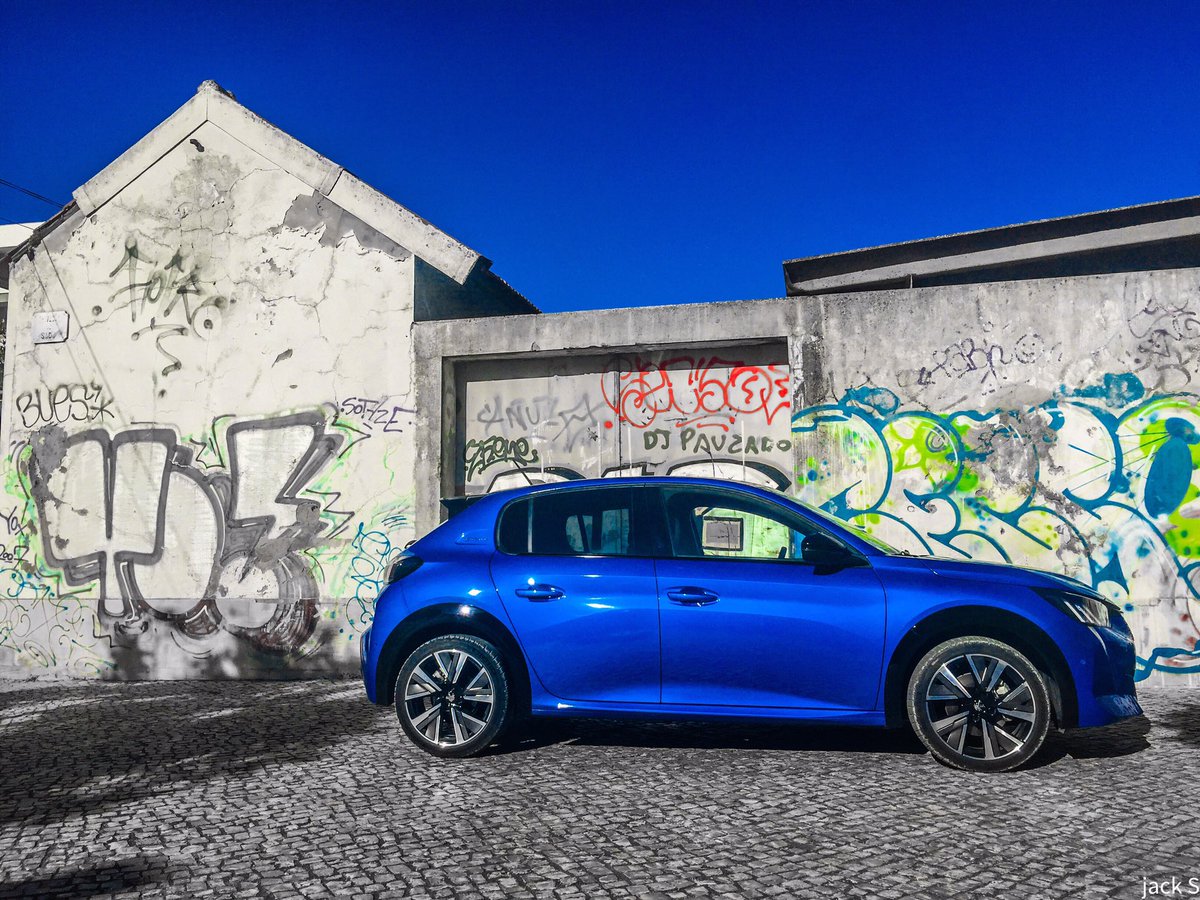 jackonline1's tweet image. Nouvelle Peugeot 208 #208FirstDrive @PeugeotFR
