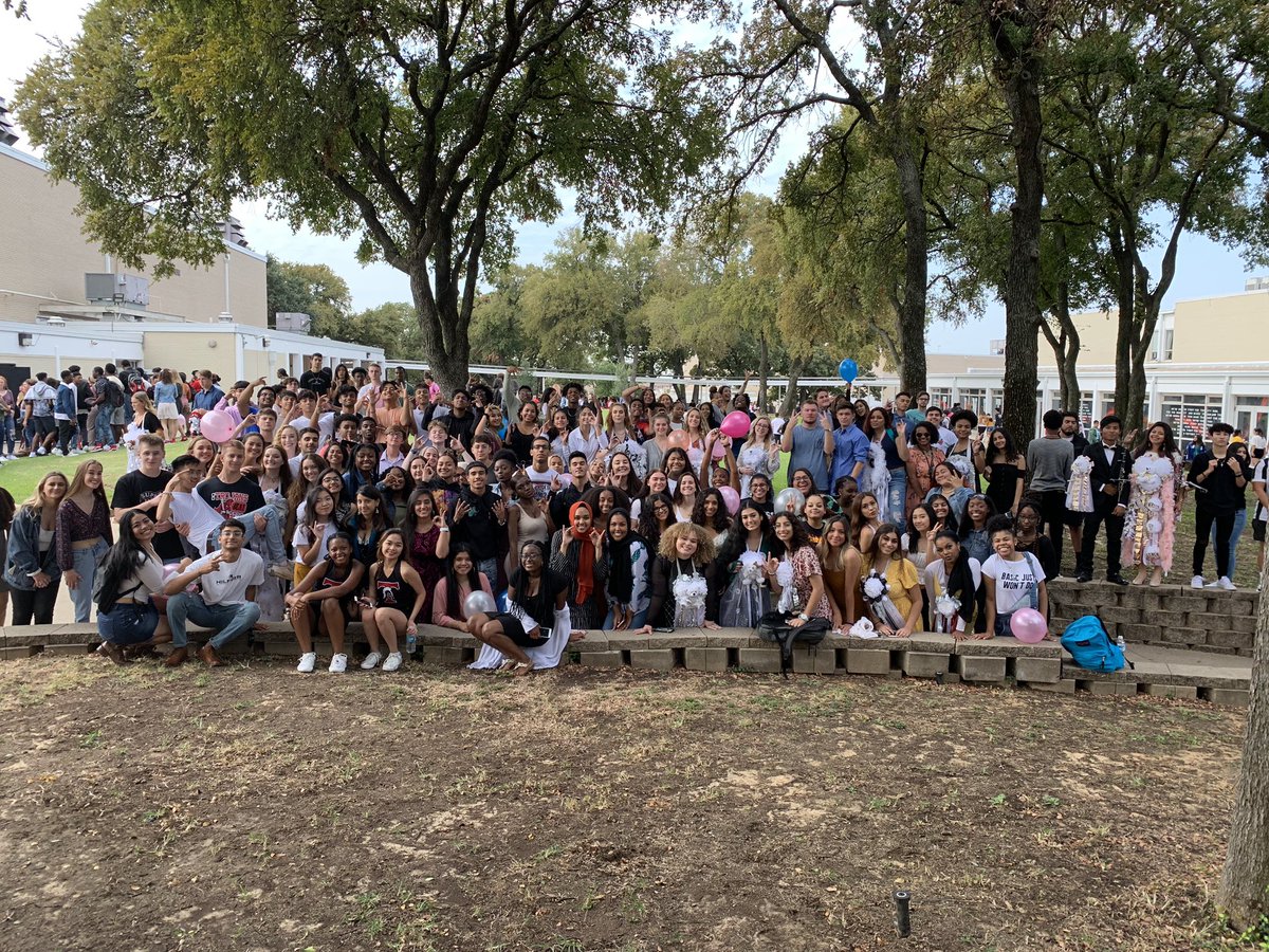 _iluvsemonne's tweet photo. 2ENI0RS: the one where they graduate🎓❤️🎓
@thsclass20 (tag who you see🕺🏾) https://t.co/5EqQdQwHty