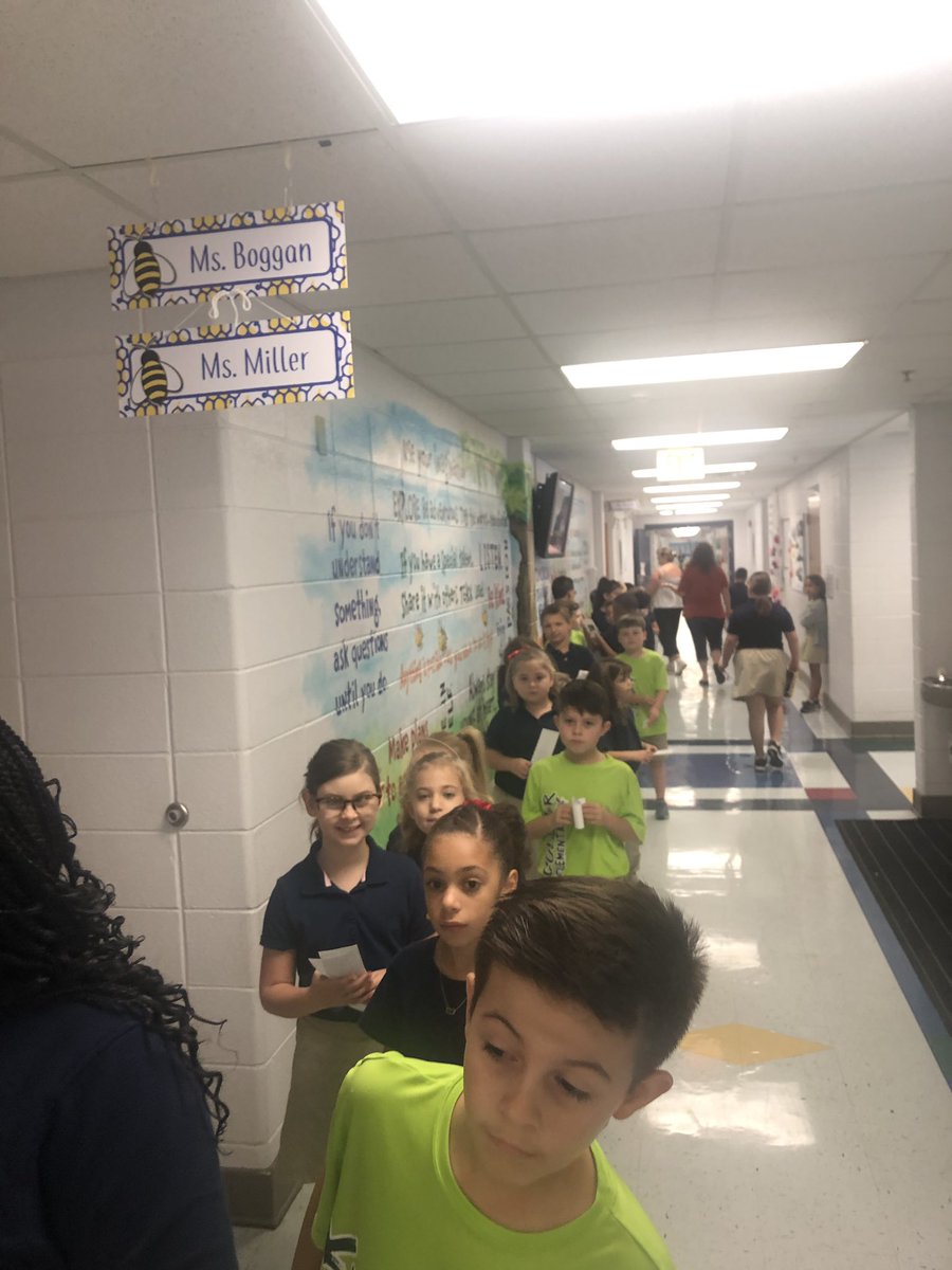 Literacybees's tweet photo. 38 students completed a book series this week @CollierES!  Series Reading at Collier is in full swing. 🐝❤️📚 #BEEtheimpact #LearningLeading #seriesreading https://t.co/8nGxFtCTEQ