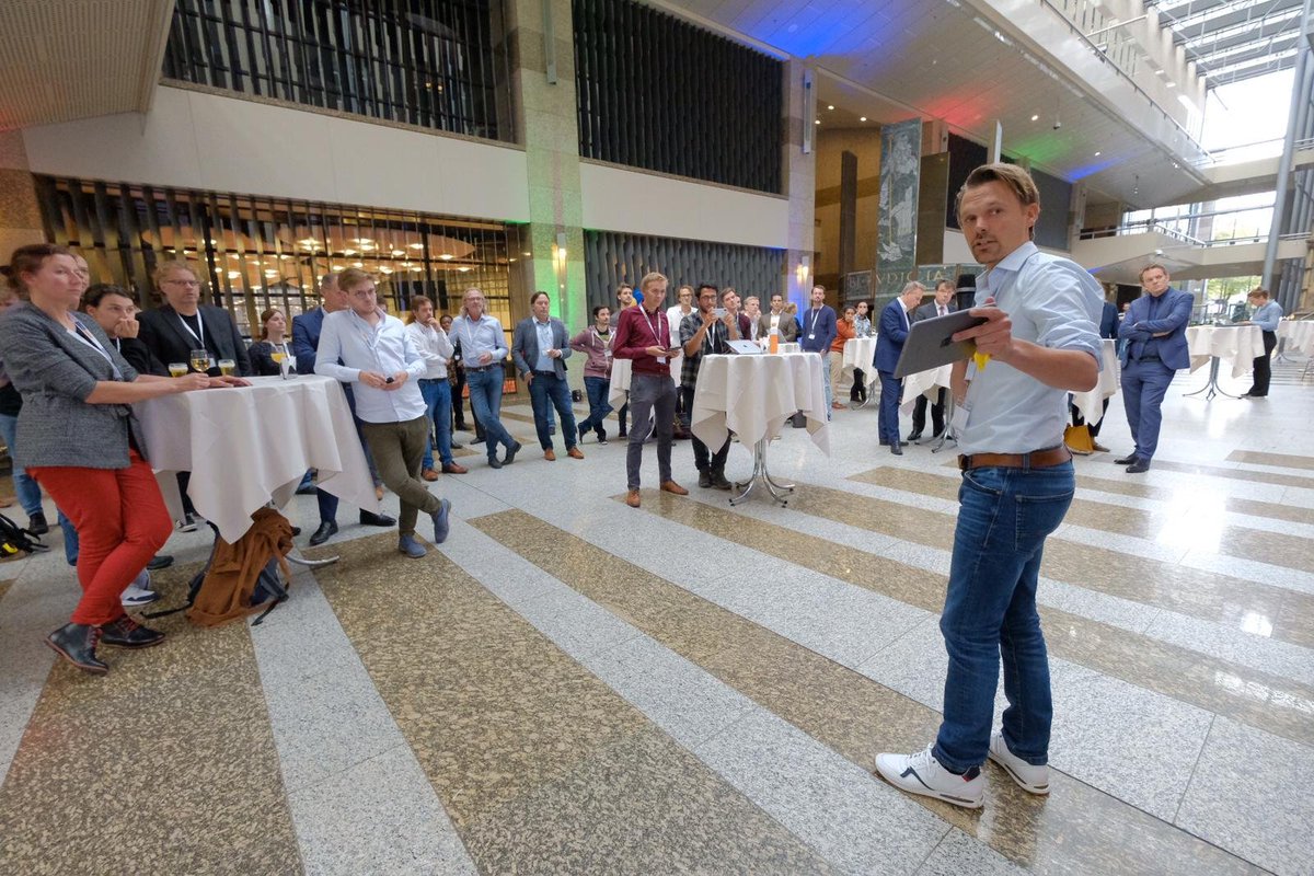 OpenStateEU's tweet photo. De pitches zijn gehouden, de jury beraadt zich en zometeen gaan we door naar de finaleronde. Welke teams winnen met hun idee voor @2eKamertweets 20.000 euro ontwikkelbudget? We weten het met een uurtje! #AccHack19 https://t.co/jiTYYfzYuE