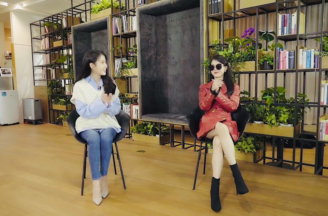 _aurorarain_'s tweet photo. IU interviewing Jang Man Wol, OMG it’s so funny. This is a much watch interview. Watch full video here: https://t.co/EGh7MevLdu 

IU is seriously the cutest ever 🥰😍

#HotelDelLuna #IU https://t.co/ucdP7SNRSx
