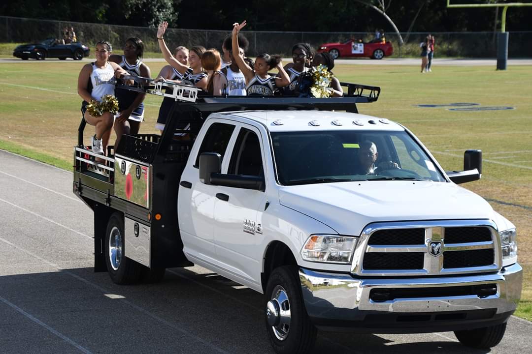 CDJRofSeminole's tweet photo. Check out these photos from the #Eustis High School Homecoming Parade. Fields Chrysler Jeep Dodge Ram & Fields Auto Group were proud to provide vehicles for this event. #FieldsMattersBecauseYouMatter
.
#EHS #EustisHighSchool #Panthers #EustisPanthers #Homecoming #Parade #Jeep https://t.co/Y9wNQa1ajk