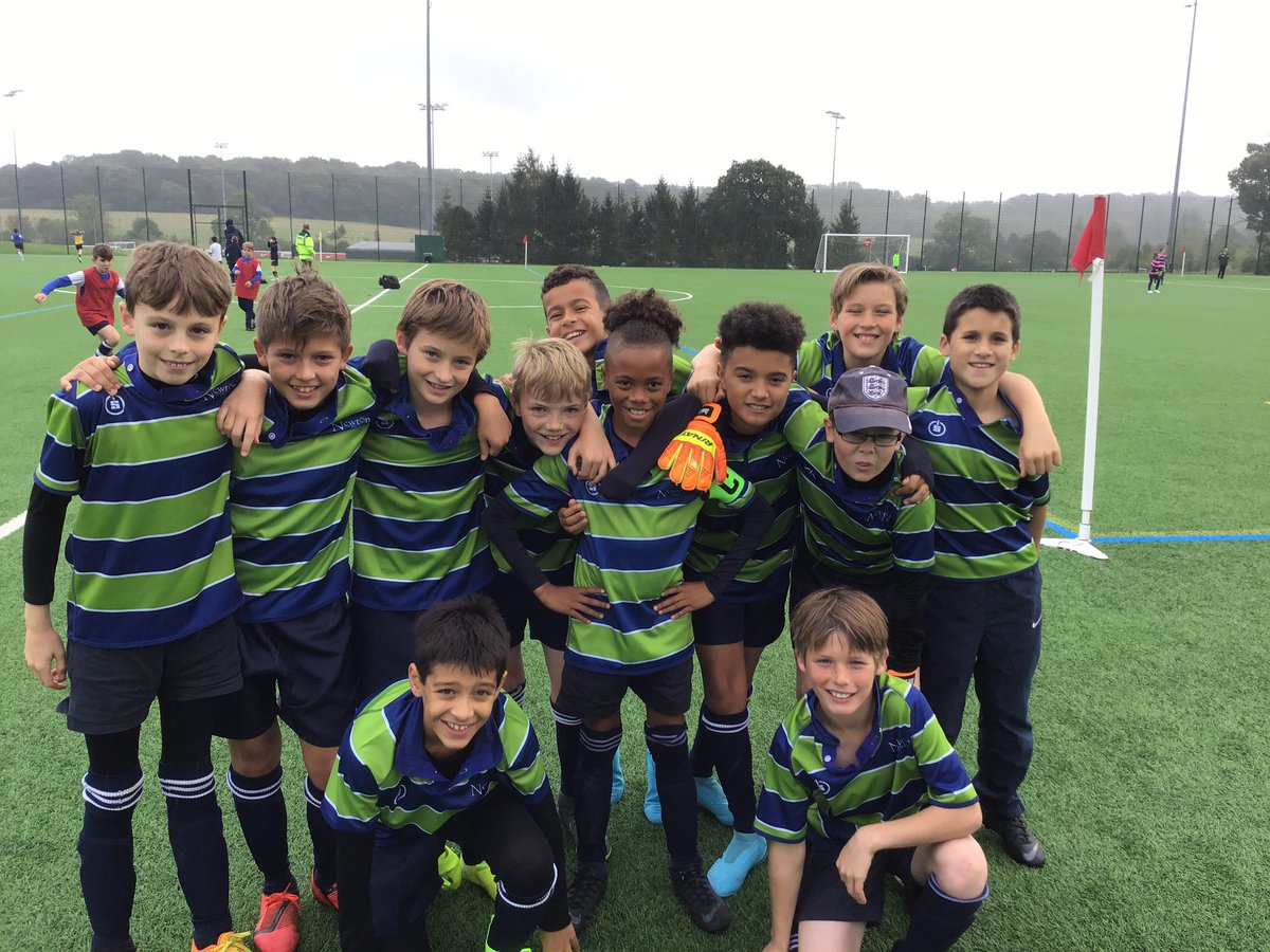 Newton_Sport's tweet photo. The team has arrived and are super excited for the start of the @Prep4Sport Cup @StGeorgesPark. #newtonprep #uptheapples https://t.co/zP5WBzH3nd