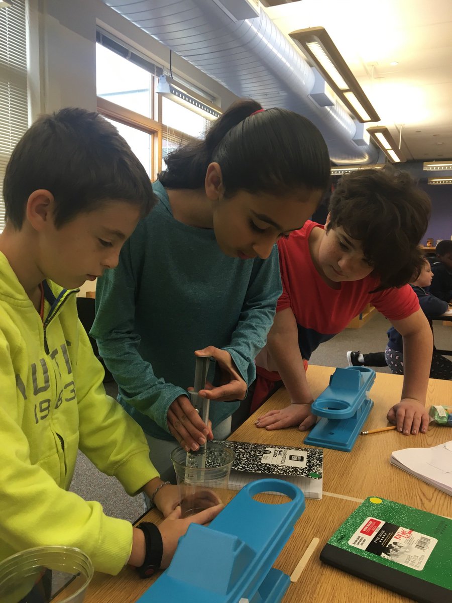 MMS_CSDA's tweet image. Grade 5 classes of Bakes and Walton worked on separating mixtures using evaporation and the artistic documentation of vegetation susceptible to the impending freeze.