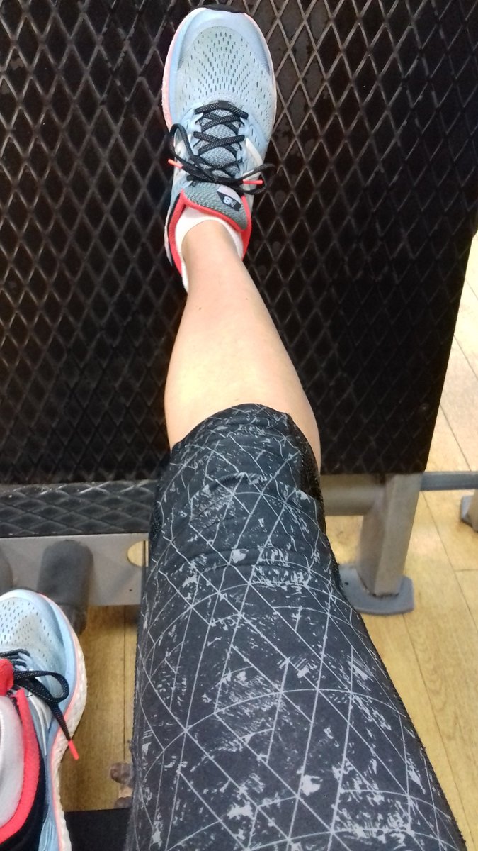 AndreaM86374552's tweet photo. Single leg squat time! This knee will get better! #kneerehab #missingrunning #missingnetball https://t.co/k8xyUshaI5