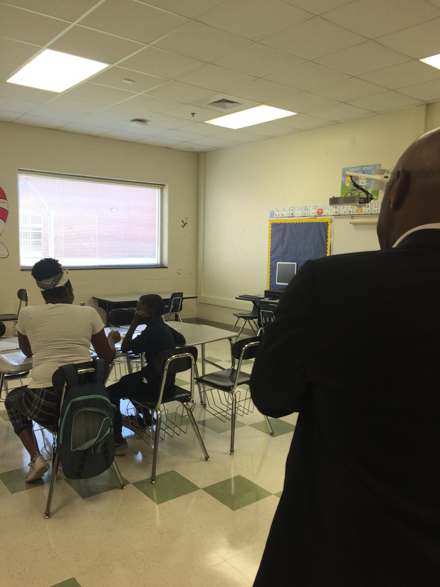 belkfoundation's tweet photo. Had a great visit today with @HelpsEducation and @ReadCLT at @MarieGDavisMGLA. Love when our Board Members join us! #committo80 @CharMeckSchools @CMSLit https://t.co/FpiV0z3Nmu