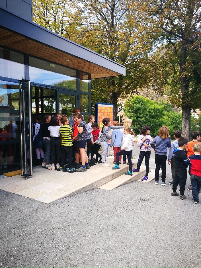 AlineRegion's tweet photo. L'@OONMLR est parti en Lozère, à Villefort  pour un concert éducatif et un tout public. 90 enfants sont venus écouter le Quatuor à cordes  et Mathilde Champroux, médiatrice culturelle de l'oonm. Gros succès ! https://t.co/crkfmQzJjk
