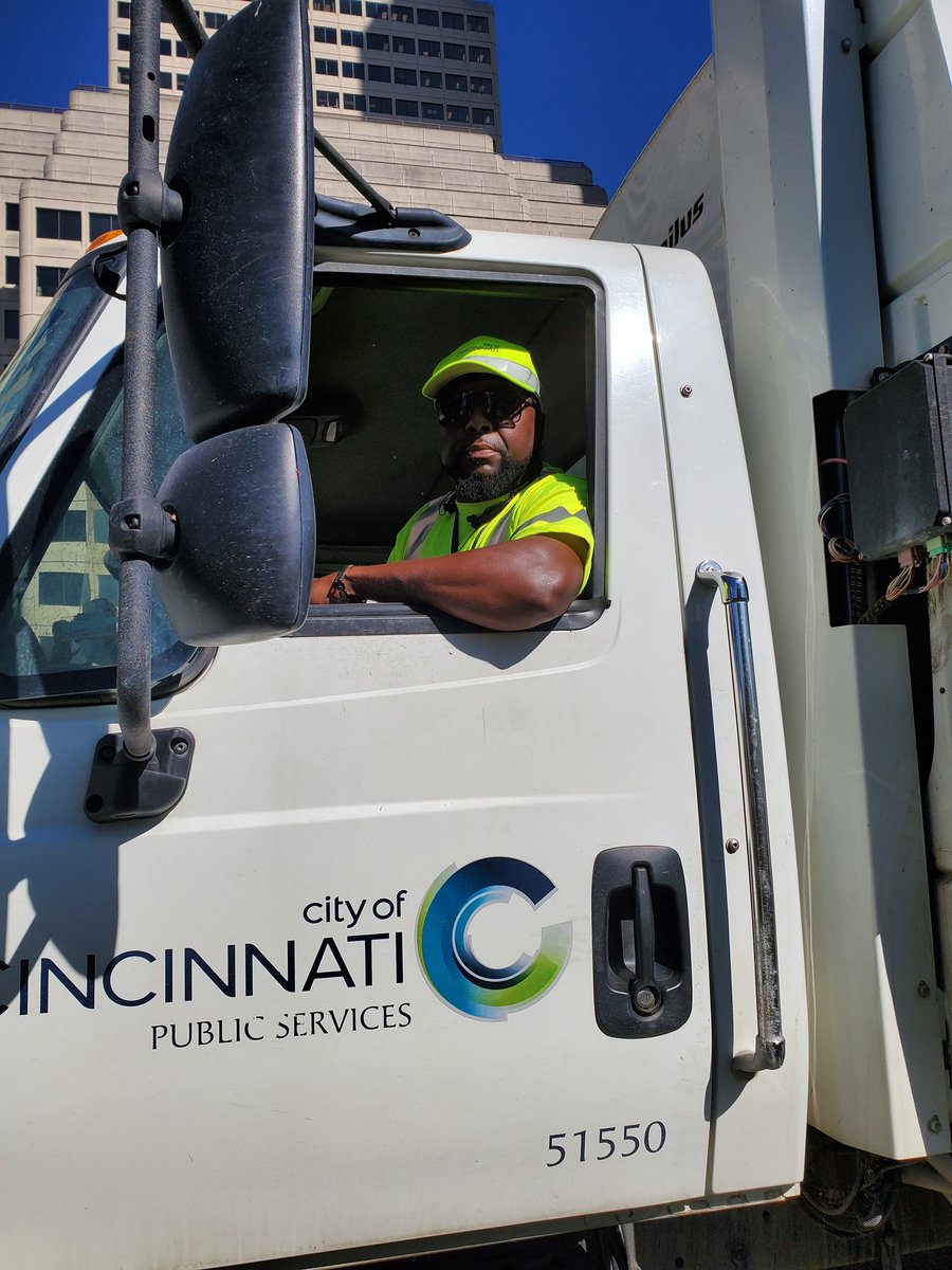KAZdinak's tweet photo. Great success today,  Day in the Community! @CBTSConnect @CincyBell #itsinourfiber #beautification #teamwork #JunipersOn3rd https://t.co/gEvoAUfofj