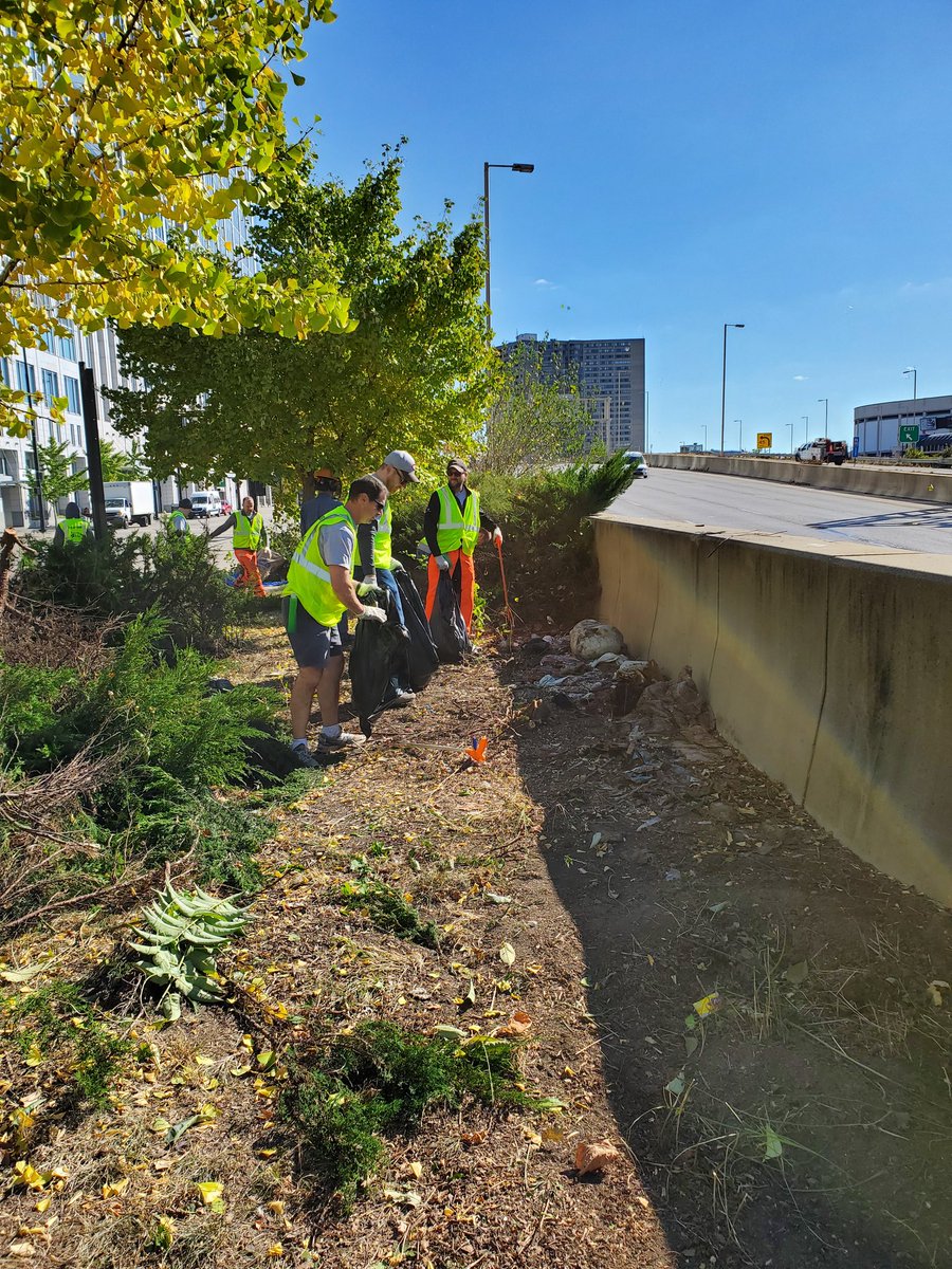 KAZdinak's tweet photo. Great success today,  Day in the Community! @CBTSConnect @CincyBell #itsinourfiber #beautification #teamwork #JunipersOn3rd https://t.co/gEvoAUfofj