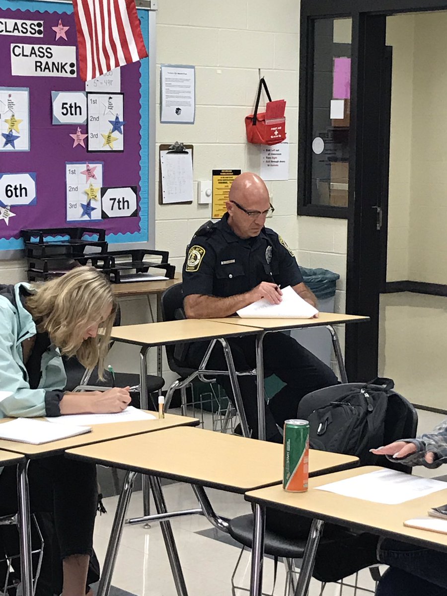 JaneSmyser's tweet photo. We had a guest during our vocabulary activity today! @rlschools https://t.co/QiY7jAclqQ