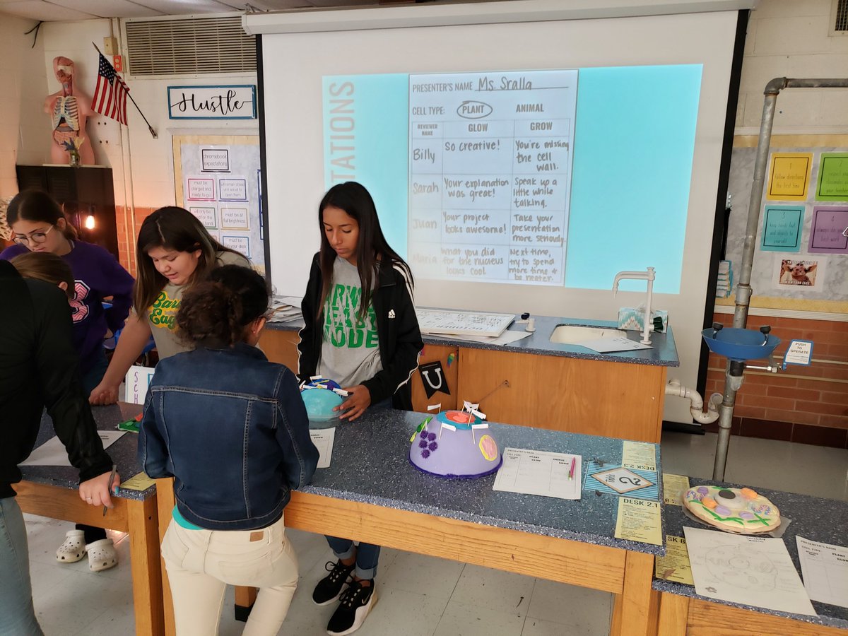 astylishteacher's tweet photo. Love the grow and glow feedback students can give and receive today while showing off their cell projects. @BrittanySralla @BarwiseTeamSoar #iamwfisd #bebold #cellprojects #middleschoolscience https://t.co/1KWh9BMJDO