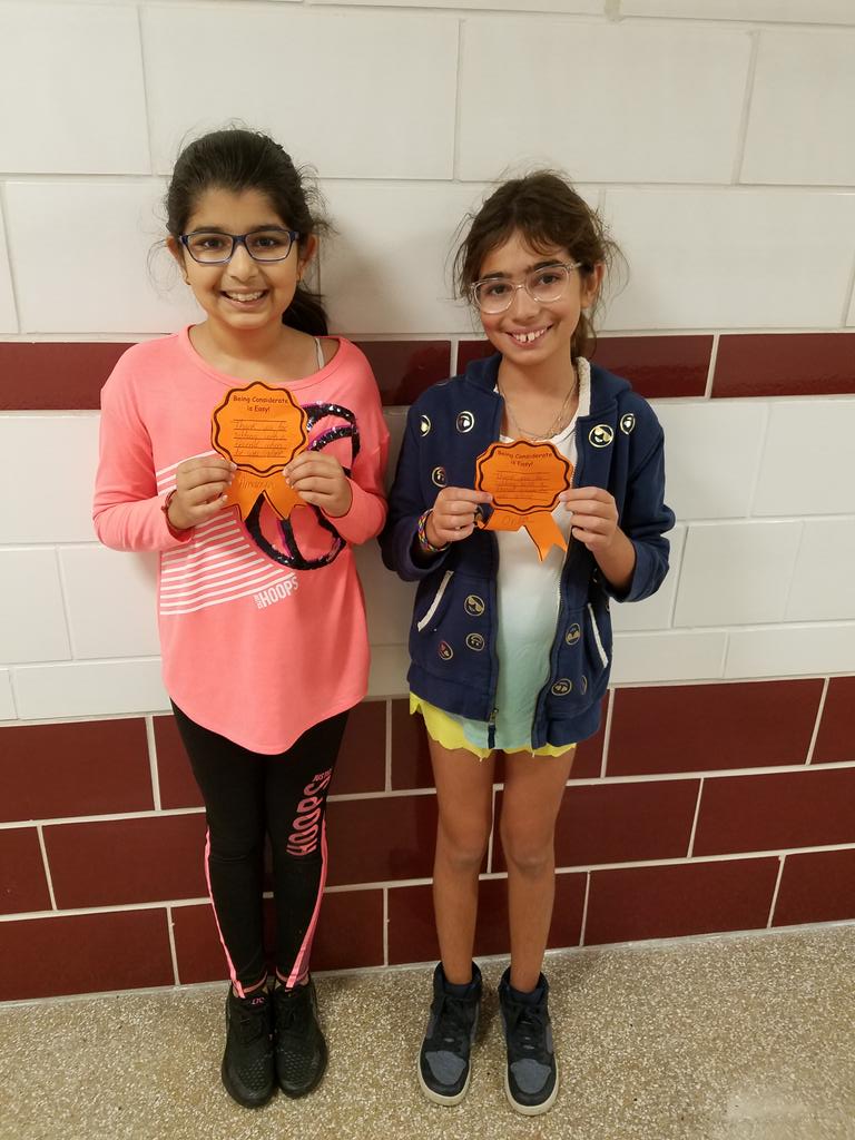 MhazenHH's tweet photo. Asking someone to eat lunch with you so he didn't have to eat alone is the true meaning of filling someone's bucket. Way to go girls.
#soproudofyou https://t.co/ZCqaY6dgfO