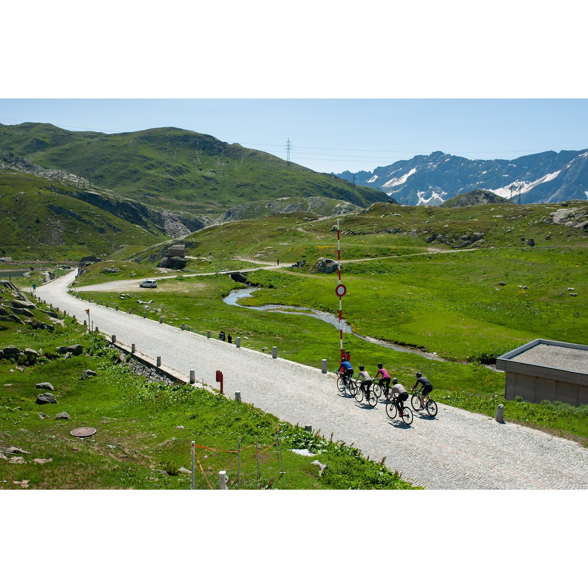 Lead the peloton and give to your rides the right style.
Live the weekend to the fullest riding your favorite route in a pretty Italian way. 
Register now and choose your next kit at laclassica.com with a -30% off.