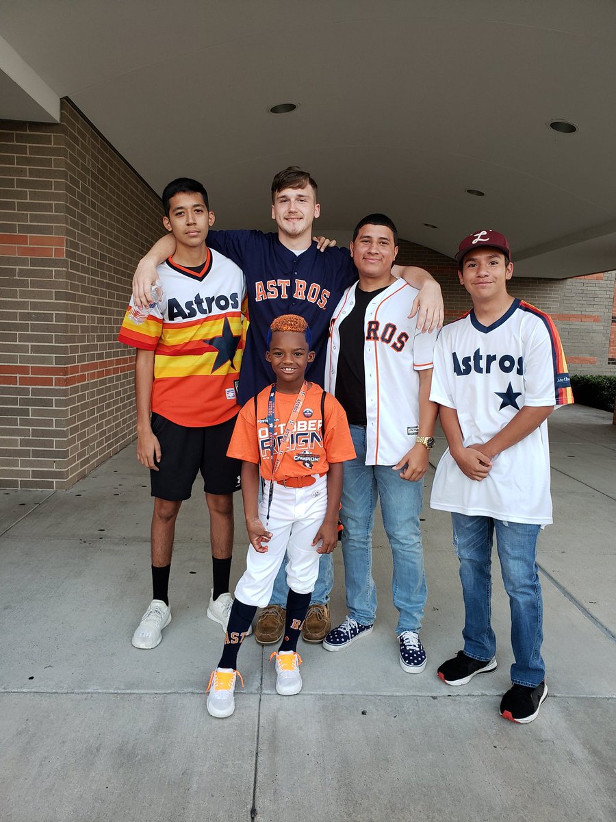 Cutest Astros fans ever are at Travis Elementary in Baytown, Tx! <a href="/CovestroBaytown/">Covestro Baytown</a> <a href="/OrbitAstros/">Houston Astros Orbit</a> <a href="/astros/">Houston Astros</a> #AstrosSpirit #travistigers #ganderbaseball