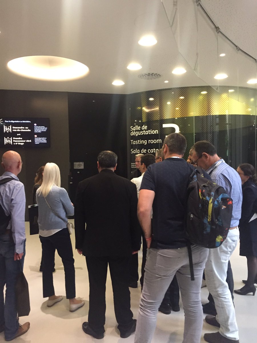 watsoft_com's tweet photo. Maintenant place à la visite de la Cité du Vin! Découvrez l’histoire de ce lieu culturel et unique #CiteDuVin #culture #vin #watday https://t.co/potWbHWCQK