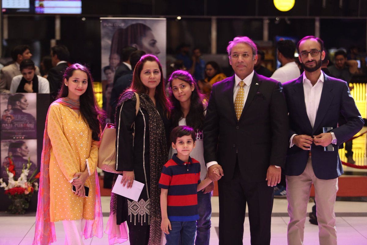 DaalMovie's tweet photo. Producer/Writer DIG Akbar Nasir Khan on the Premiere of #DaalChaawal held at Cinepax, Packages Mall, Lahore.
FunClub Productions present, a film by #ANK. In Cinemas from 4th October, 2019.
#PakistaniMovie #SimpleAndSpicy #Lollywood #Crime #Action #Thriller https://t.co/Flb4atyyOu