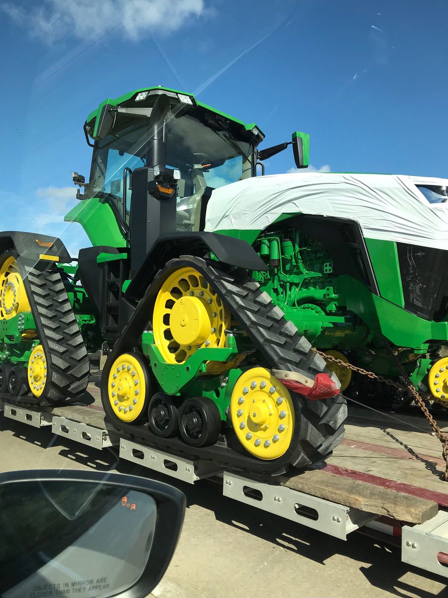 planebucki's tweet photo. New JD row crop tractor heading out west on I 80 https://t.co/EsS1DO0TxT