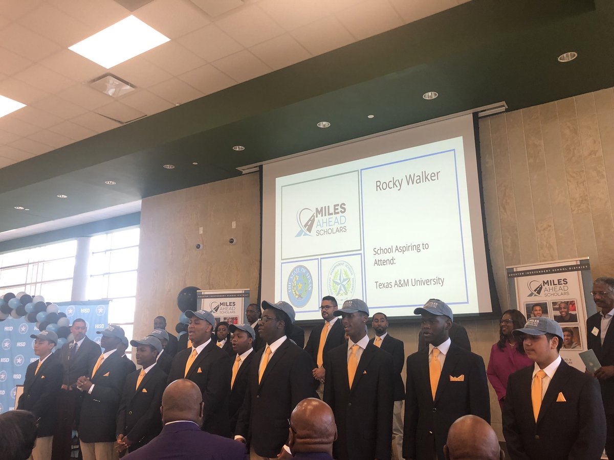 EscuelasHISD's tweet photo. Huge applause for the inaugural cohort of Miles Ahead Scholars from Wheatley, Kashmere and Worthing high schools! Your destiny is waiting for you. @HoustonISD @WeLoveWheatley @WorthingColts1 @KashmereHS https://t.co/ZCFk5LrJuS