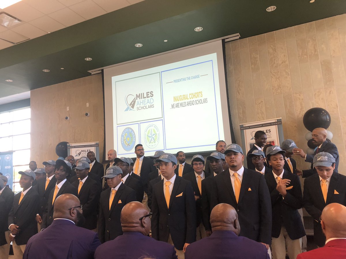 EscuelasHISD's tweet photo. Huge applause for the inaugural cohort of Miles Ahead Scholars from Wheatley, Kashmere and Worthing high schools! Your destiny is waiting for you. @HoustonISD @WeLoveWheatley @WorthingColts1 @KashmereHS https://t.co/ZCFk5LrJuS