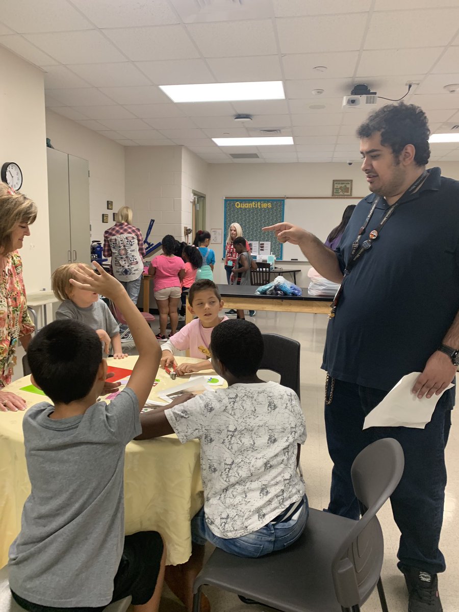 DianeBurkeRead's tweet photo. Oaks Owls are having a great day launching their PBL project with the MOSIAC program!  @HumbleISD_OE @HumbleISD_CAM #collaboration #projectbasedlearning #bethelight https://t.co/nD4rbJhcTS