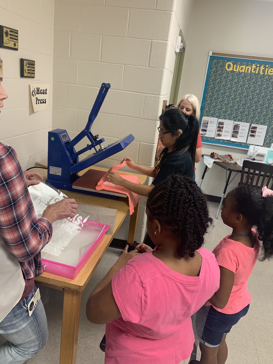 DianeBurkeRead's tweet photo. Oaks Owls are having a great day launching their PBL project with the MOSIAC program!  @HumbleISD_OE @HumbleISD_CAM #collaboration #projectbasedlearning #bethelight https://t.co/nD4rbJhcTS