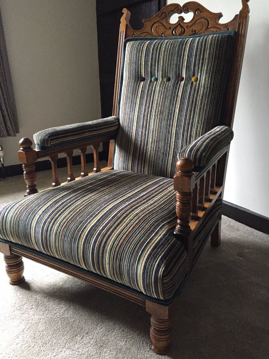ChirpyChairs's tweet photo. Chirpy Chairs at Alty Market this Sunday 6th October.  Stunning vintage chair available. #statementchair
Great day out @altrinchammkt https://t.co/MQ1qYa73HS
