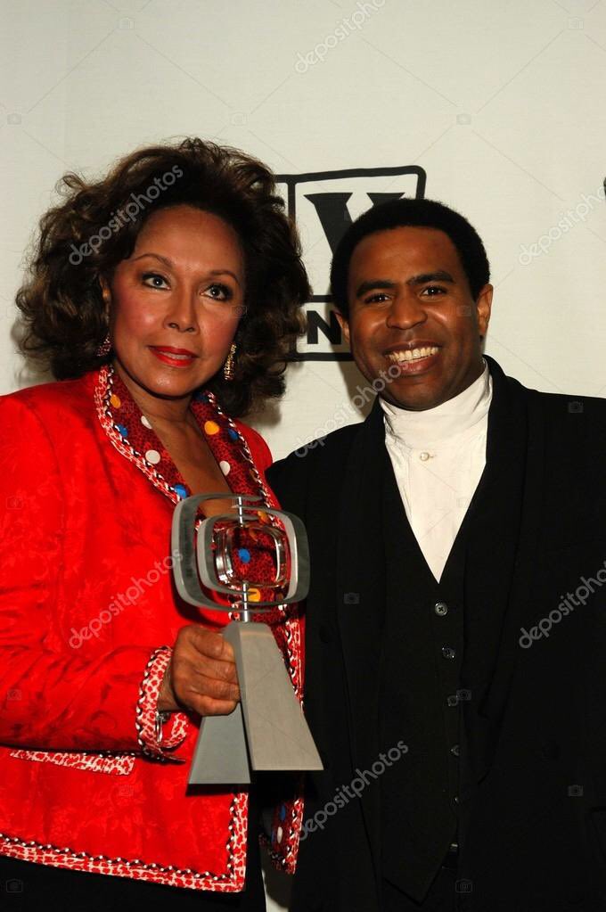 TreyDeHuete's tweet photo. @THR SADNESS ENSUES
💔💔💔💔💔💔💔💔
#BlackRoyalty
#LiveOnQueen
#DiahannCarroll
👑👑👑👑👑👑👑👑

With my long lost friend #MarcCopage in #Julia 
I know how you loved her, M!
#CoreyBakersMom♥️♥️♥️♥️ https://t.co/dlkJNuWOwv
