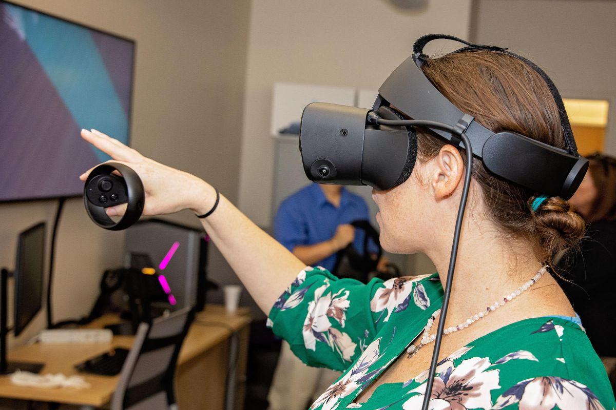 EastCarolina's tweet photo. See #ECU's week in photos ⤵️
✅ #ECUOpenHouse 🏡
✅ @ECU_SOTD's "The Wolves" 🐺
✅ @eculaupus's Virtual Reality Lab 🕹️
✅ Megan Leavey's visit to @ECUSVS 🎖️

📷 → https://t.co/z4EGOcKTUX https://t.co/qC0qwQ4sSK