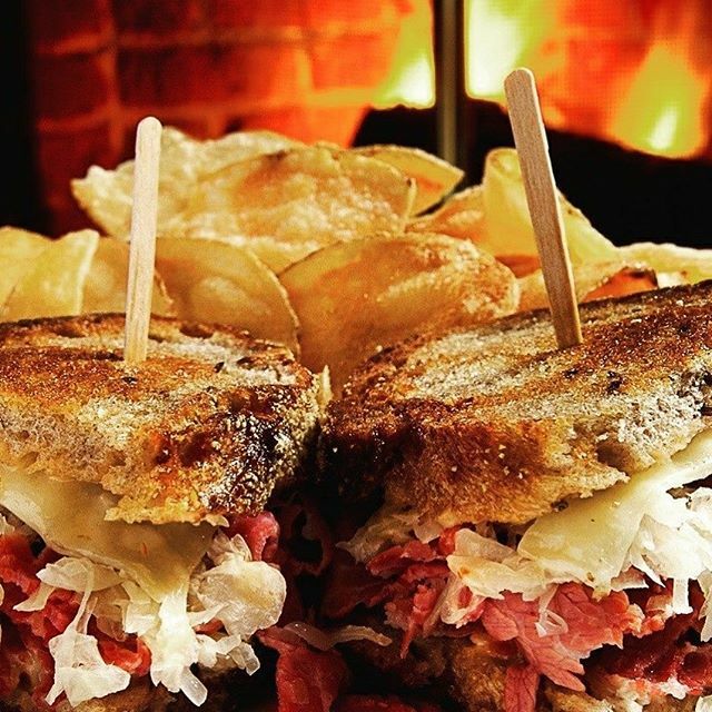 Fall is our favorite time of year! Come on in and have our signature Reuben sandwich next to our toasty fireplace! .
.
.
#chicagofoodscene #bestfoodchicago #andersonvillechicago #chicagogram #timeoutchicago #diningoutchicago #fabfoodchicago #chicagofooda… ift.tt/358v8UI