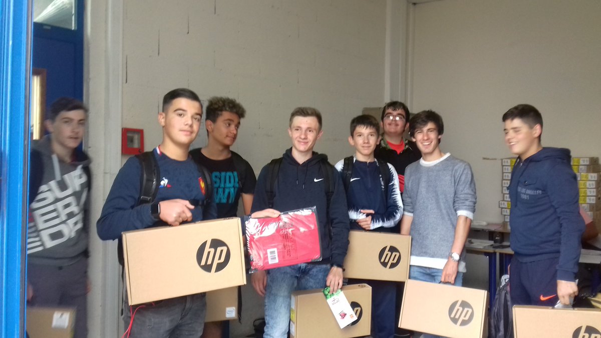 LyceeProTissie's tweet photo. Distribution de #Lordi 💻aux entrants en seconde aujourd'hui par @Occitanie pour la deuxième année consécutive après les équipements 🧰🛠️🥽👖 et les manuels scolaires 📕 #labelnumerique #réussitescolaire https://t.co/wJJInVfZyS