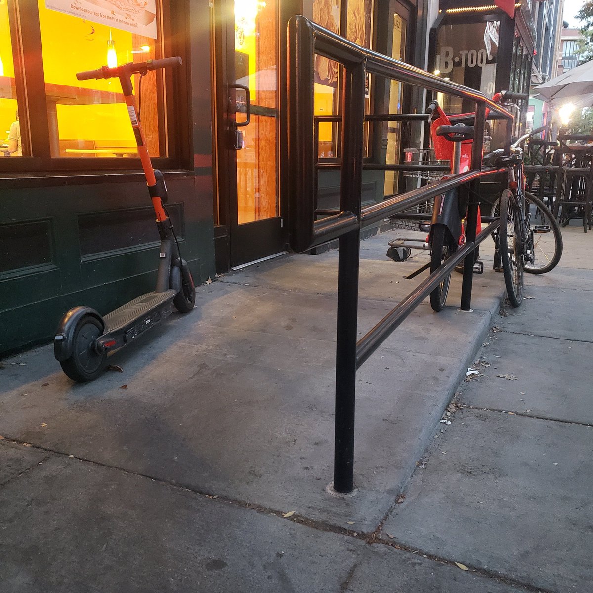 IamHelenWheels's tweet photo. @SweeneyABC This photo was taken at  at Popeye's at 14th &amp; N, NW at the same time you were filming on K Street. https://t.co/c3ocefHSKn