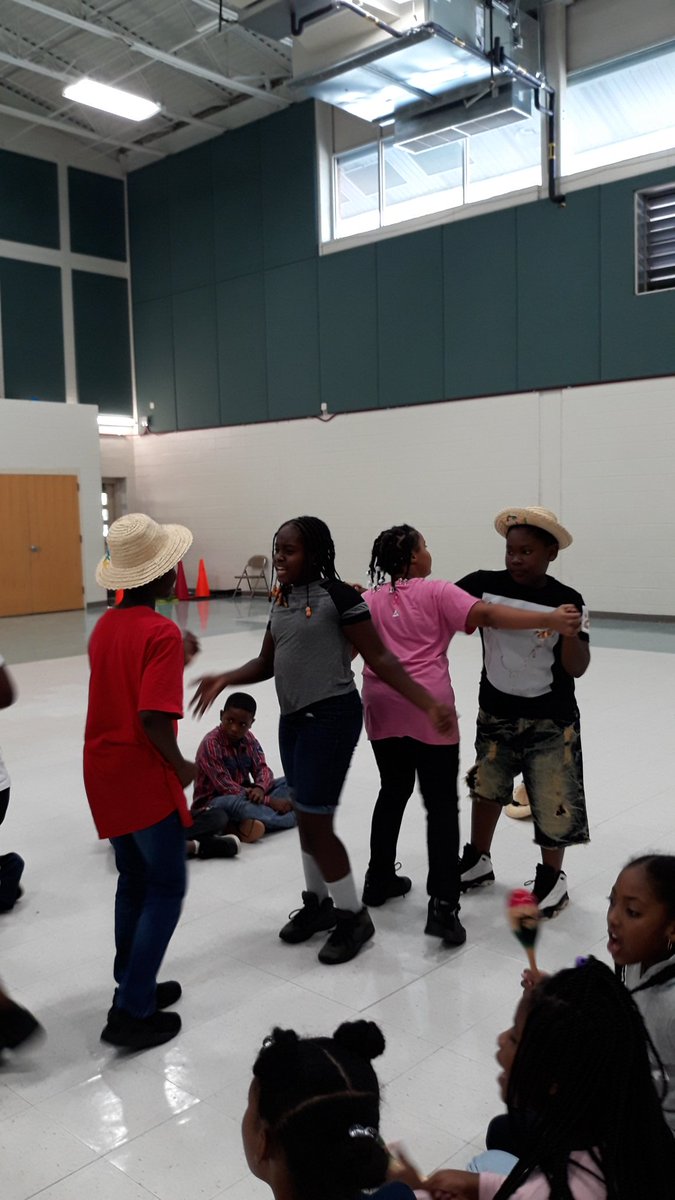 MariaMo99267967's tweet photo. Our 5th graders are ready to showcase their dance skills and music skills for the celebration! #HispanicHeritageMonth @APSWorldLang https://t.co/u3VTZePlkv