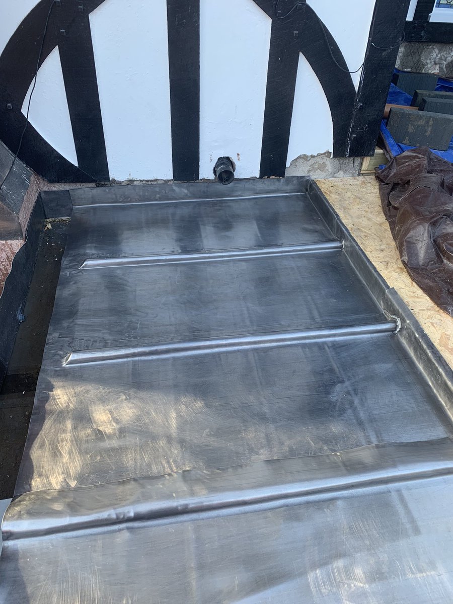 Code 6 lead bays starting to go down in #Altrincham #leadwork #Cheshire