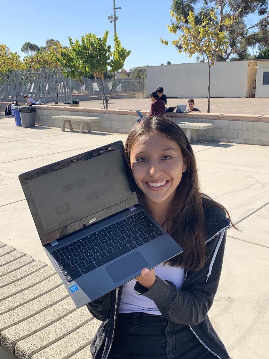 Vas21CEE's tweet photo. This is another scholar working on her Shark Tank Project! #ECPassion #21CEE https://t.co/yZnnppmKpN