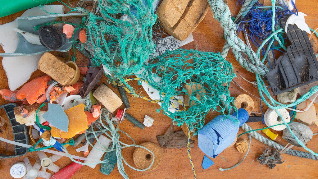 arochaint's tweet photo. In @dave_bookless' blog yesterday, you'll have read about God's passion for biodiversity. 'If Christ is to redeem and save biodiversity, do we simply sit back and wait? No!' says Dave. Tackling marine plastics is just one way we can help. Donate today: https://t.co/IvKYEhjFOJ https://t.co/2R2LldV92T