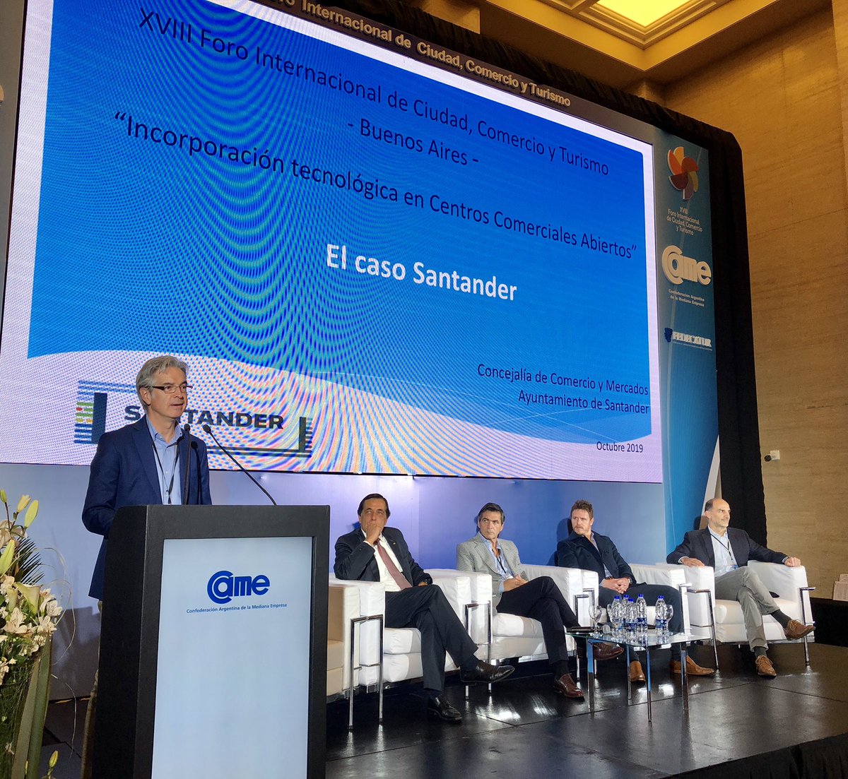 ComercioCAME's tweet photo. Comienza la disertación sobre la incorporación de tecnología a los CCA. La experiencia de #Santander. #ForoCAME https://t.co/UB9gK5uErQ
