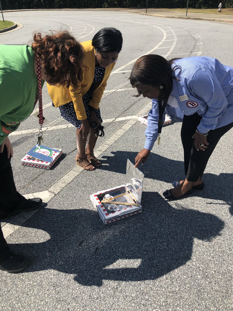 BerkmarMS127's tweet photo. Perfect day to build Solar Ovens! #PatriotPRIDE #PatriotsSTEM #BMS https://t.co/ZDSswoEbQa