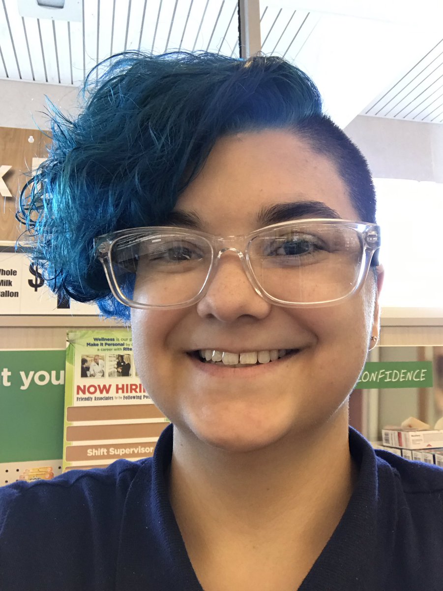 coolestmacey's tweet photo. Hair update: I’m blue https://t.co/2GD4Lvytyb