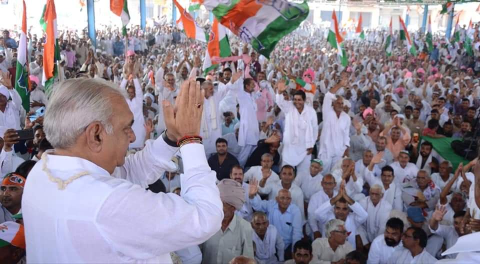 ShivBhattia's tweet photo. @incindia updates from Kiloi—Sampla #inc , Bhupinder singh Hooda filed nomination. 
“विधानसभा क्षेत्र से बतौर कांग्रेस उम्मीदवार नामांकन दाखिल किया।”
#congress #haryanacongress #hooda #koloisampla #congressnominations https://t.co/XxzeAhT8ek