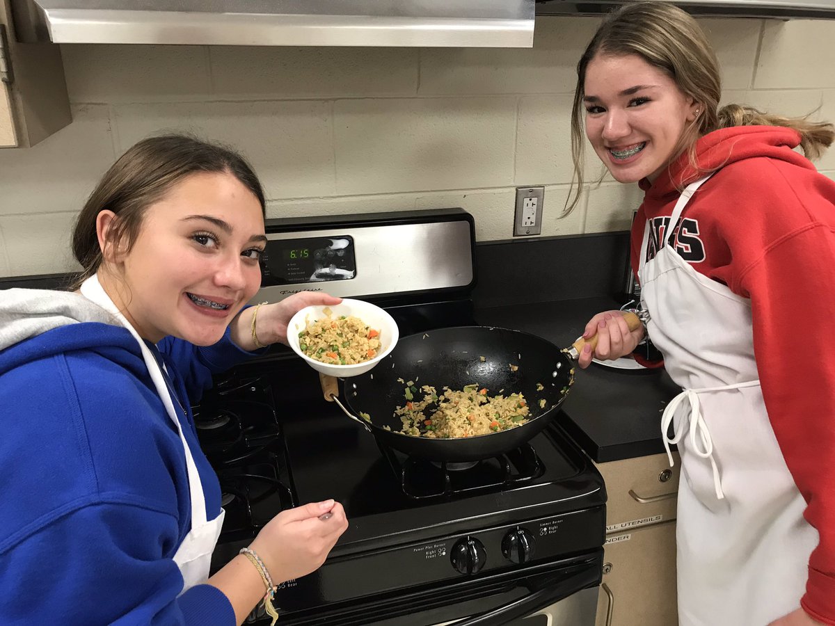 TheRealMrsZiel's tweet photo. Fried Rice FRIDAY 🍚🥢 @CteMchs https://t.co/2Mp5Iw7feK
