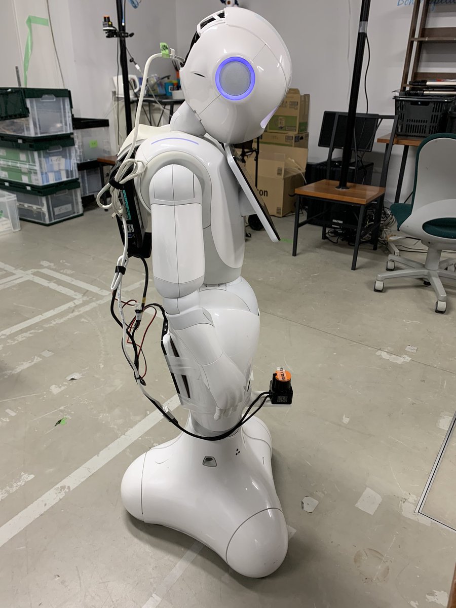KeioRobot2019's tweet photo. Pepper（サイバー感マシマシ） https://t.co/ZtEx0ZZOcq