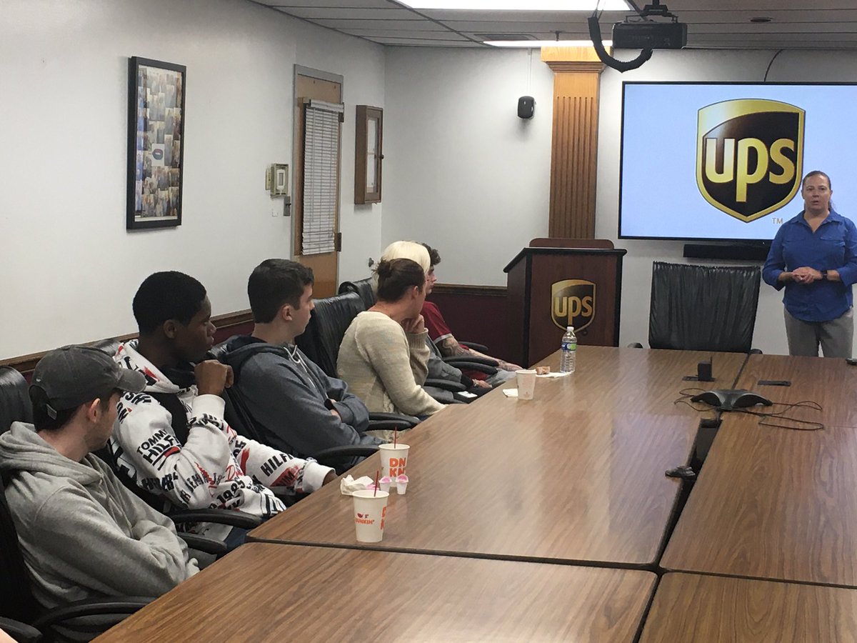 Management speaking to the local high students and counselors about career opportunities at UPS here at Willow Grove @ChesapeakUPSers @lucia_peyton @JenMillerUPSer @UPSTrayceParker