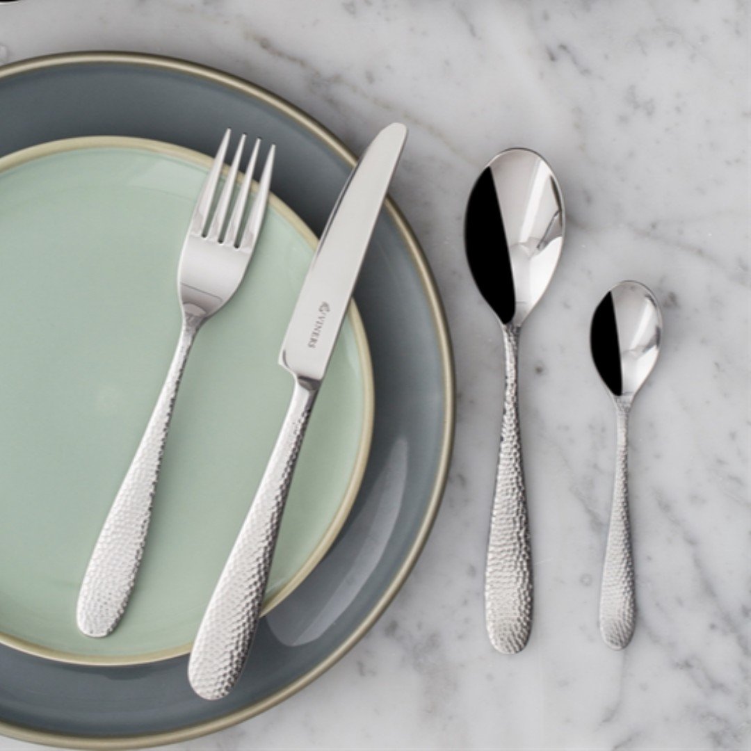 Viners_UK's tweet photo. Add a touch of Glamour to your dining table. Hit the link in our bio to shop #MrsHinch's Glamour Cutlery⬆️⬆️

#Hinch #hinched #Tablescape #DiningTable #DiningTableInspo https://t.co/VpM7LSXLdY