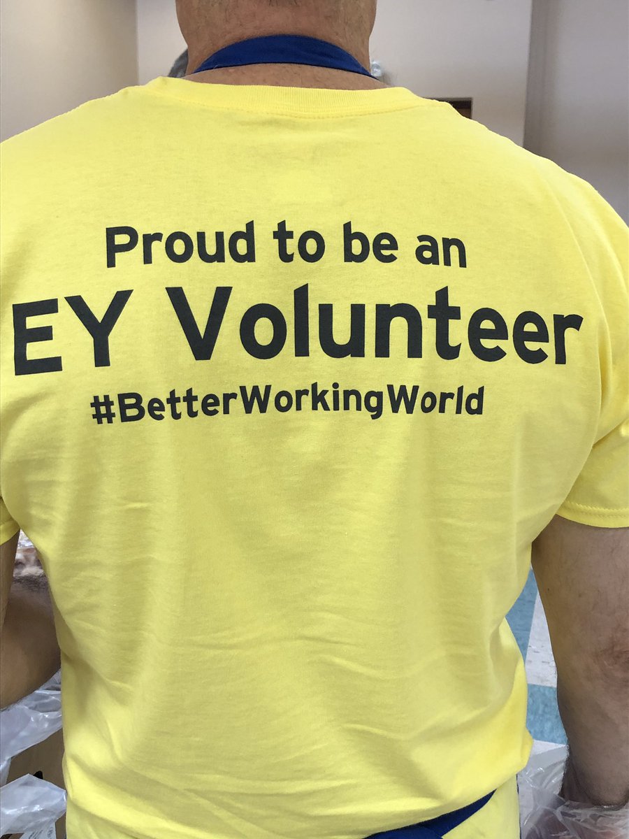 It’s #EYConnectDay in Minneapolis! Volunteering at The Salvation Army food shelf with my EY friends #BetterWorkingWorld